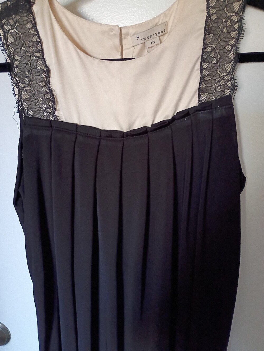 Twentyone Soft Black And Cream Top